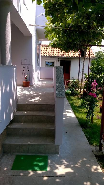 Apartment Saric Sukošan Oda fotoğraf