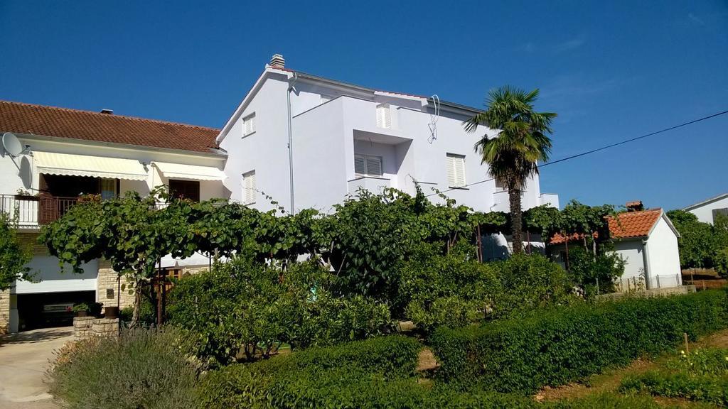 Apartment Saric Sukošan Oda fotoğraf